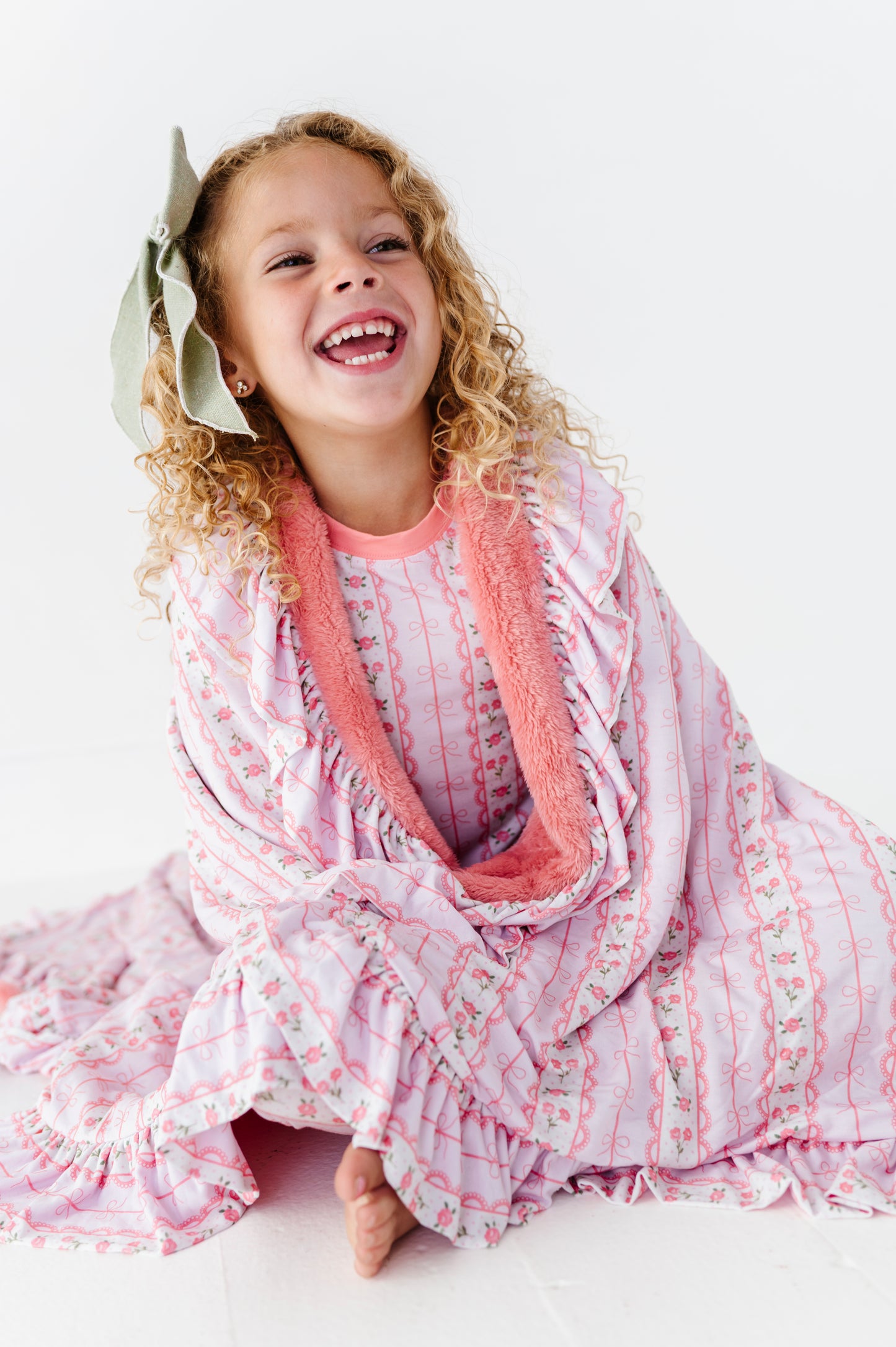 Forget Me Knot Fuzzy Ruffle Blanket - Pink