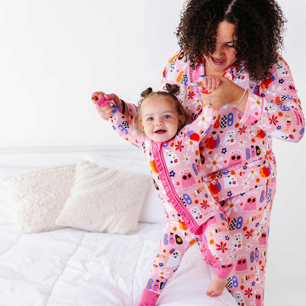 
                      
                        Retro Ghost Mom Pajamas Mom Matching
                      
                    